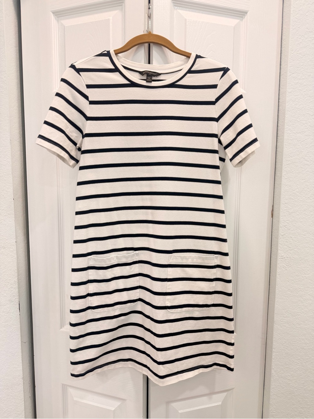 Banana Republic White and Navy Striped Short Sleeve Casual Dress